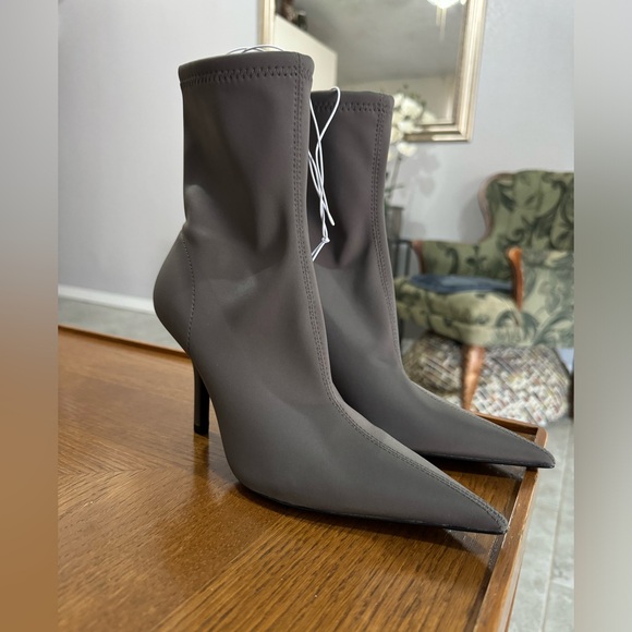 Knife boots H&M sold out rare, NEW- size 4 sock boots , pointed toe blcg - Picture 5 of 12